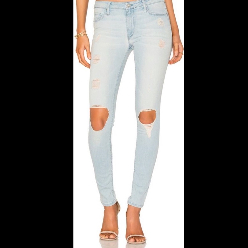 Frame Le Skinny De Jeanne Light Wash Distressed Jean Celebrity Favorite Size: 25